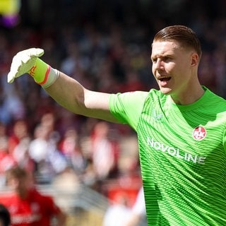 Torhüter Julian Krahl vom 1. FC Kaiserslautern