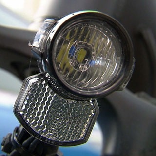 Frontlampe an einem Fahrrad | Warum die richtige Fahrradbeleuchtung so wichtig ist