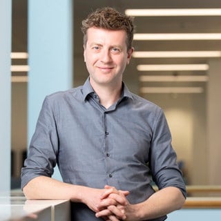 Verhaltensökonom Dr. Thomas Mathar gibt in SWR1 Leute Tipps, mit denen man unnötige Spontankäufe vermeiden und sich ein Finanzpolster ansparen kann.