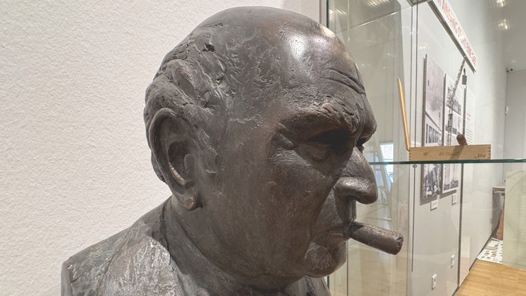 Büste von Hans Liebherr (Foto: SWR, Johannes Riedel) Büste von Hans Liebherr