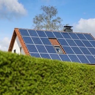 Eine Photovoltaikanlage an einem Haus