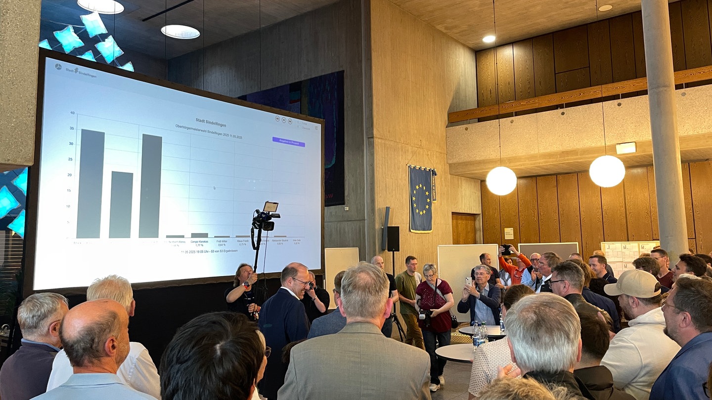 Bei der Auszählung der Oberbürgermeister-Wahl wurde es im Rathaus Sindelfingen am Sonntag spannend.
