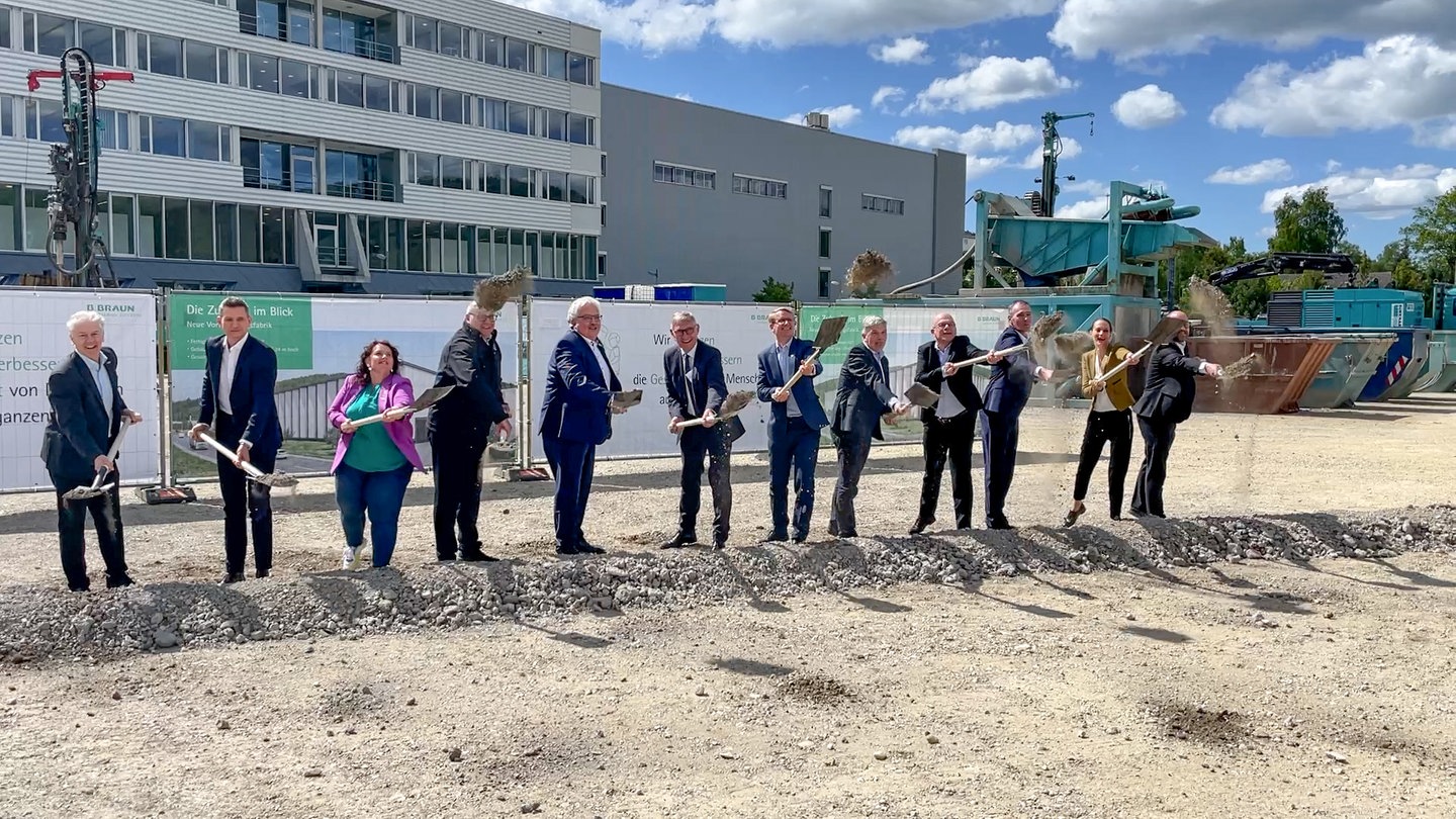 Spatenstich für den Neubau. Medizintechnik Untenehmen Aesculap investiert in den Standort Tuttlingen.