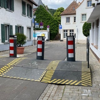 An 28 Stellen in der Neustadter Innenstadt stehen LKW-Sperren, um die Besucher des Rheinland-Pfalz-Tages zu schützen. Diese sogenannten "Truckstopps" hat die Stadt Mainz ausgeliehen.
