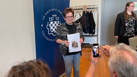 Die Missbrauchsstudie zum Bistum Speyer umfasst mehr als 470 Seiten. (Foto: SWR) Die Missbrauchsstudie zum Bistum Speyer umfasst mehr als 470 Seiten.