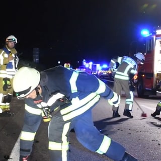 Auf der A63 in Fahrtrichtung Mainz hat sich in den frühen Morgenstunden ein Verkehrsunfall ereignet. Wegen der Reinigungsarbeiten musste die Autobahn gesperrt werden.