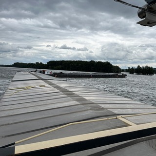 Auf dem Rhein bei Bingen ist am Donnerstag ein Güterschubverband havariert. 