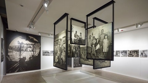 „The Family of Man" in Luxemburg (Foto: Pressestelle, Clervaux Castle, CNARomain Girtgen, 2013) „The Family of Man" in Luxemburg