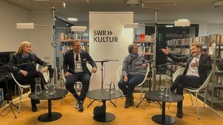 Meike Feßmann, Carsten Otte, Julia Schröder und Paul Jandl bei der Diskussion in der Mediathek Bühl
