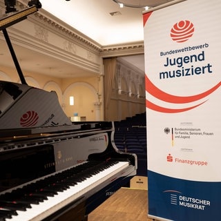 Bundeswettbewerb Jugend Musiziert Klavier und Banner