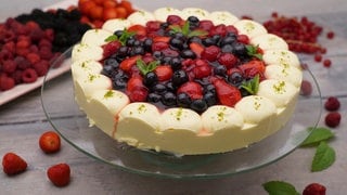 Sommerloche Beerentorte