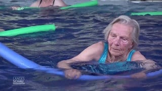 Die fünfundneunzig-jährige Magdalena Raich beim Sport