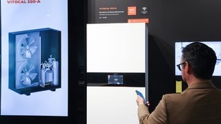 Wenn die Hitze im Haus steht helfen geschlossene Fensterläden und nächtliches Lüften oft nicht mehr viel. Neben Klimaanlagen können auch Wärmepumpen kühlen. Das müssen Sie wissen.