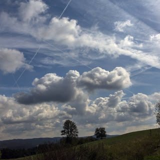 Verschwörungsmythos: Flugzeuge versprühen am Himmel KEIN Aluminium oder andere Chemikalien, um eine weitere Klimaerwärmung zu verhindern