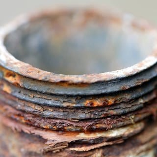 Die Metallgewinde wurden zuerst in England genormt, 1841 von Sir Joseph Whitworth. Die Maßangabe erfolgt daher in Zoll. Das hat sich zumindest bei Wasser- und Gasleitungen gehalten. Die Engländer haben damals den Standard gesetzt, und sie haben auch die ersten Gasleitungen in Deutschland gebaut. 